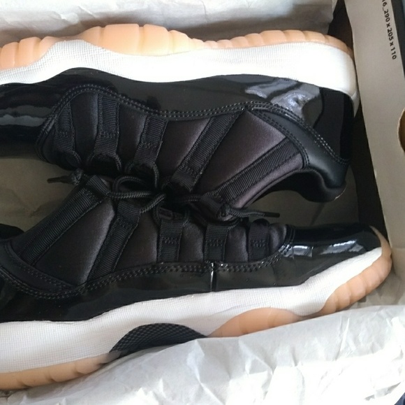 jordan 11 pink bottom